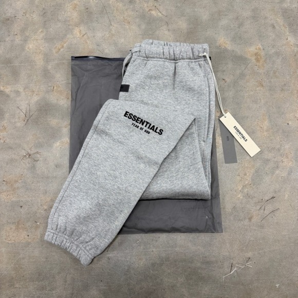 Fear of God Other - Fear of God Essentials SS22 'Dark Oatmeal' Cuffed Sweatpants Size L